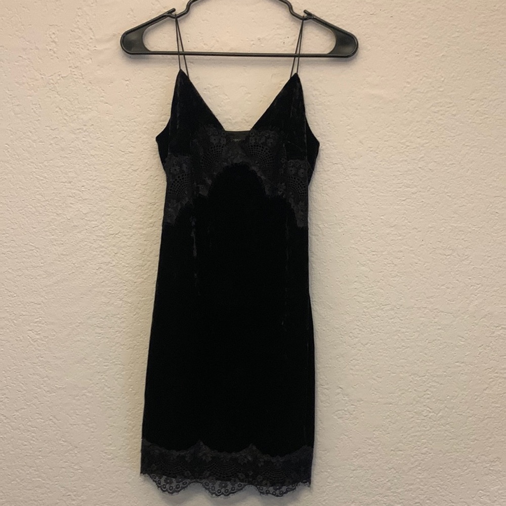 So sultry Topshop Black Velvety Dress in size 4